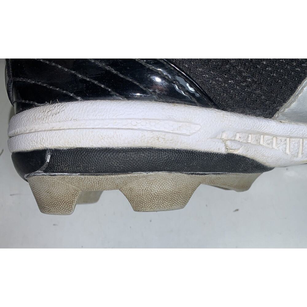 UNDER ARMOUR Mid FOOTBALL CLEATS BLACK/SILVER Men's US Size 12 - Picture 6 of 16